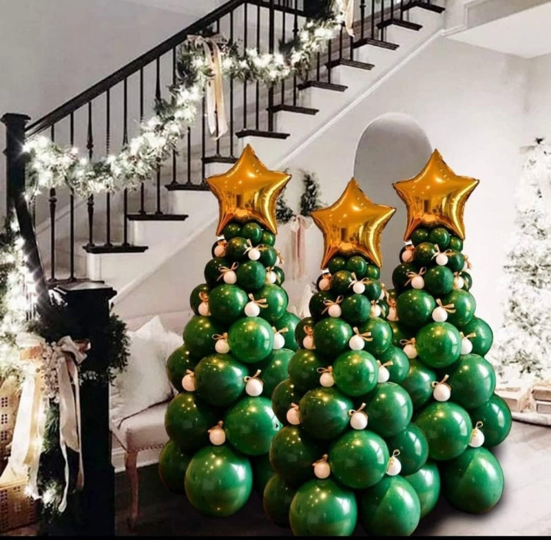 Wie mache ich einen Weihnachtsbaum mit Luftballons?