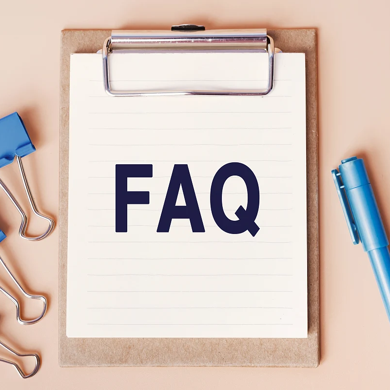 Wie blase ich einen Folienballon mit Regenbogenzahlen auf?