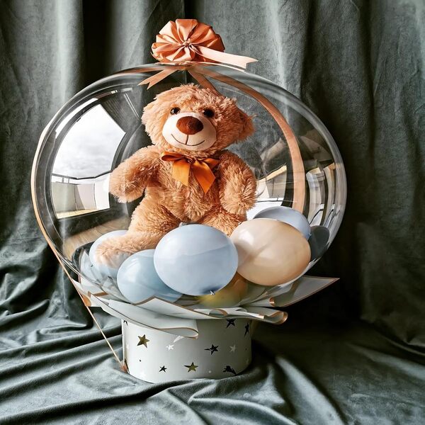 Bobo-Ballon mit Spielzeughase